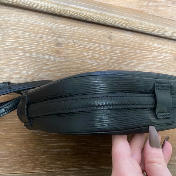 Authentic Louis Vuitton crossbody ❌SOLD❌ - Picture 6 of 16